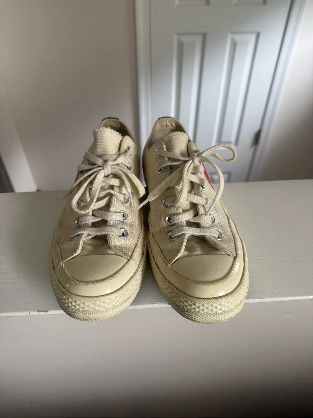 Comme des Garcons PLAY Cream Low-Top Sneakers with Red Heart